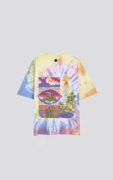 Remera unisex de corte oversize con hombros caídos, cuello redondo y estampado tie-dye en tonos pastel.