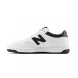 Championes urbanos New Balance modelo BB 480, color negro y blanco, con logo "N" característico en los laterales.