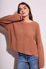 Sweater de punto color ladrillo con textura calada y lurex.