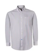 Camisa de hombre celeste a rayas verticales azules, de corte regular, con cuello abotonado, bolsillo en el pecho con logo bordado y mangas largas con puños abotonados.