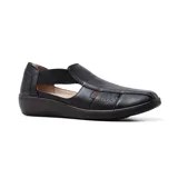 Zapato casual negro de cuero con plantilla de cuero, con perforaciones decorativas y elásticos laterales.