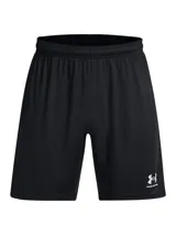 Short deportivo Under Armour Challenger Knit negro con logo blanco en la pierna derecha.