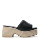 Zueco liso de mujer color negro, con plataforma de yute y diseño abierto.