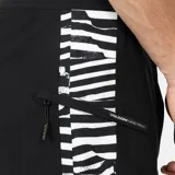 Short de baño negro con cordón ajustable en la cintura y logo de Volcom en la pierna izquierda.