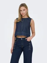 Top de denim azul oscuro sin mangas con cuello redondo y corte holgado. Incluye cierre trasero con cremallera.