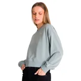 Buzo celeste de corte cropped con cuello redondo y mangas largas. Tiene el logo de la marca bordado en el frente.