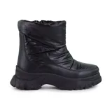 Bota corta negra de caña media, con plataforma track y exterior acolchado.