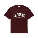 Remera de manga corta color bordó con cuello redondo y estampa frontal con el logo de Lacoste en color blanco.