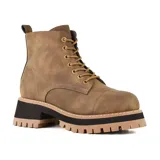Bota de caña media color marrón topo, con cordones y suela track con plataforma.