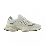 Championes urbanos New Balance modelo 9060, color crema con detalles en verde y blanco, confeccionados en gamuza y malla, con logo "N" característico en los laterales y suela chunky.