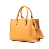 Cartera tote color suela con diseño rectangular en símil cuero y logotipo de XL Extra Large bordado en la parte frontal. Tiene acceso con cierre, un bolsillo interno con cierre, un bolsillo interno abierto, un bolsillo externo con cierre, correa regulable, herrajes plateados y un compartimiento. El interior está forrado en tela de algodón y poliéster.