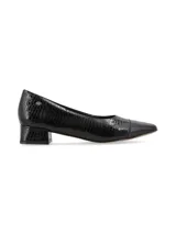 Zapato de cuero croco charolado negro con puntera en charol liso, de corte clásico y tacón bajo.