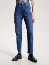 Pantalón jean azul de corte cónico, con talle alto y efecto desteñido.