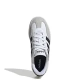 Championes Adidas Barreda blancos con detalles en negro y gris.