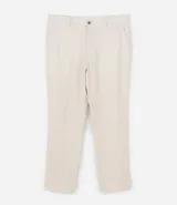 Conjunto de saco y pantalón color beige, confeccionado en lino y viscosa. El saco es de corte clásico con solapas y cierre de dos botones. El pantalón es de corte relajado con cintura con trabillas y bolsillos laterales.