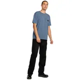 Remera gris de manga corta con bolsillo en el pecho con logo de la marca Volcom.