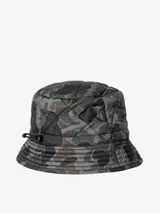Sombrero tipo cubo de nylon reciclado, con acabado resistente y diseño urbano.