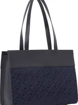 Bolso tipo tote de poliéster reciclado con diseño jacquard con monograma TH en azul marino. Tiene dos asas superiores de cuero sintético negro y logo metálico dorado de Tommy Hilfiger en el frente.