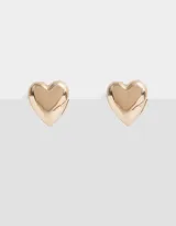 Par de aros dorados con forma de corazón, con cierre tipo clip.