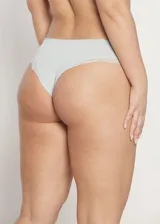 Bombacha culotte tiro alto color celeste, de microfibra con detalle de encaje blanco en la cintura. Fundillo 100% algodón.