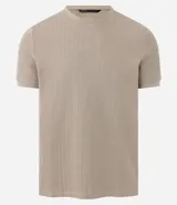 Remera slim fit de algodón color beige, con cuello redondo, manga corta y textura acanalada.