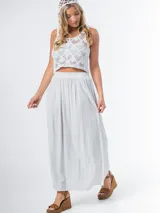 Sandalias de cuero color marrón con plataforma y taco de 8cm forrados en gamuza. Diseño con doble tira frontal y tira regulable al tobillo con hebilla metálica.