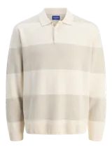 Polo de manga larga a rayas horizontales color crema y gris, con cuello clásico y cierre de medio botón.