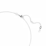 Collar con colgante de copo de nieve con circonitas transparentes de Swarovski en talla cometa y talla redonda, con baño de rodio y cierre de mosquetón.