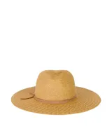 Sombrero de paja color beige con cinta marrón alrededor de la base.