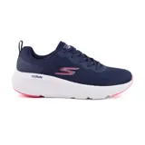 Championes deportivos Skechers GO RUN Elevate color azul marino con detalles en rosa. Capellada de malla técnica, entresuela Ultra Go con amortiguación y plantilla Air-Cooled Goga Mat.