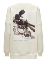 Sudadera color crema de algodón con cuello redondo, mangas largas con hombros caídos, puños y bajo elásticos. Estampado frontal con la frase "The Club Unknown".