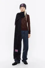 Bufanda cepillada de lurex con logo personalizado, de diseño rectángulo y acabados con flecos.