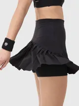 Minifalda deportiva negra con cintura alta y falda plisada.