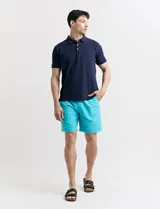 Short de baño color verde agua.