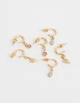 Set de tres pares de aros argolla dorados con dijes colgantes: corazón rosa, óvalo celeste y corazón liso.