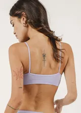 Soutien tipo top de microfibra, sin costuras, sin aro y sin copas.