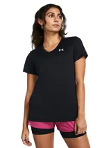 Remera deportiva Under Armour Tech para mujer, color negro con logo blanco en el pecho, cuello en V y mangas cortas.
