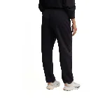 Pantalón de jogging negro con logo de New Balance estampado en blanco en la pierna izquierda.