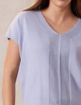 Buzo tejido color lila, marca Ninety. Escote en V. Calado en escote y delantera.