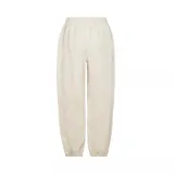 Pantalón de jogging color crema, con cintura elástica ajustable con cordón, bolsillos laterales y logo bordado en la pierna izquierda.