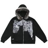 Campera negra de felpa con cierre metálico, fit cuadrado y serigrafía en el frente. Capucha con peludo sintético desmontable.