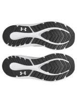 Championes de running Under Armour Charged Pursuit 4, color negro con logo blanco y suela blanca con tecnología Charged Cushioning.