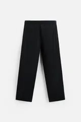 Pantalón azul marino de corte amplio, confeccionado en tejido de mezcla de algodón y lino. Cuenta con cintura elástica ajustable con cordón, bolsillos frontales y bolsillos traseros de vivo.