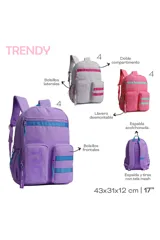 Mochila de color gris claro con detalles en rosa fucsia. Presenta un diseño con dos bolsillos frontales con cierre y tiras decorativas con el texto "TRENDY LIVE NOW". El cuerpo principal tiene un estampado en relieve de las letras "TR" o similar.