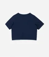 Remera cropped de algodón azul marino, con cuello redondo, mangas cortas y estampa delantera de guacamayas y cocoteros.