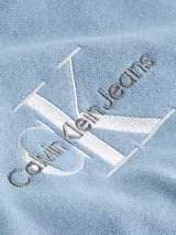 Sweater de algodón celeste con cuello alto y logo de Calvin Klein Jeans bordado en el pecho.