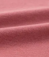 Blusa tipo muscle tee color turquesa, hecha en ribana de viscosa y poliéster, con escote redondo y sin sisas.