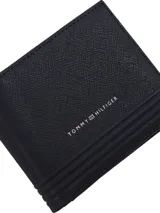 Billetera Tommy Hilfiger de cuero granulado color negro, con logo en relieve en la parte delantera y múltiples ranuras interiores para tarjetas.