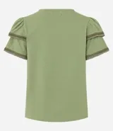 Blusa color verde oliva de mangas cortas con detalle de ganchillo en las mangas.