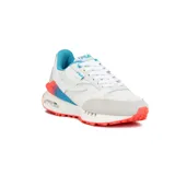 Championes Fila Renno Vintage color blanco, gris y celeste, con suela de goma color coral.